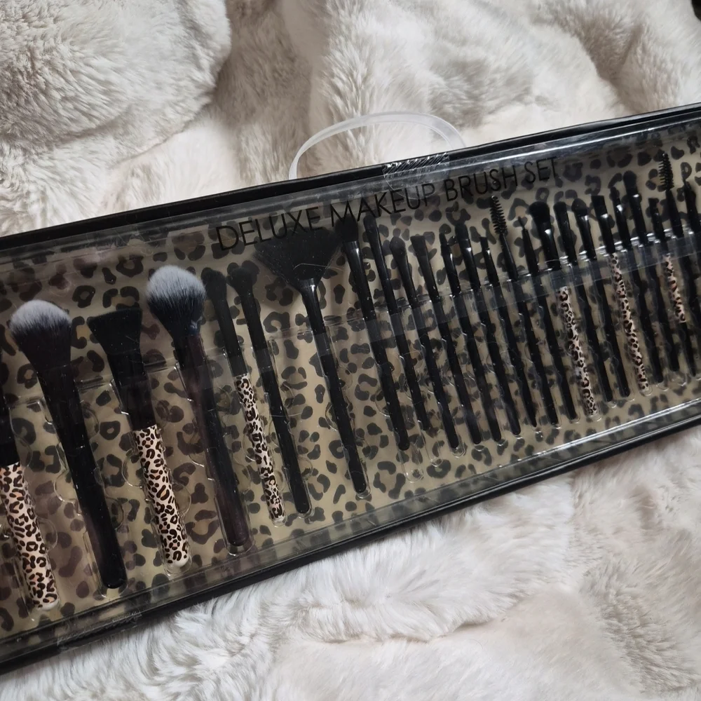 Cheetah Print Makeup Brushes Deluxe Makeup Brush Set 32 Piece Hollywood Xpressio